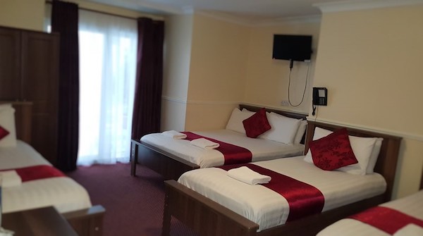 a hotel room with 2 beds how to save on accommodation in Dublin