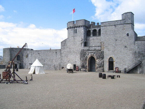 a castle courtyard choosing accommodation in Ireland
