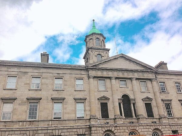 a large building discovering early 20th-century Dublin