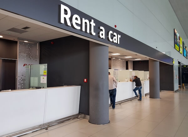 Read more about the article 8 Tips for Getting a Rental Car in Ireland You Can Afford