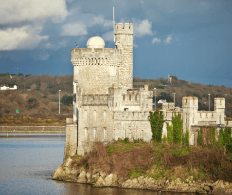 a castle by the water 8 overlooked castles in Ireland