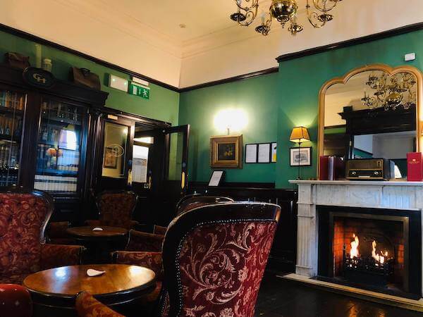 a room with an open fire the best time to visit Dublin