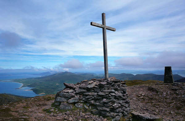 a cross at the top of a mountain the dingle way